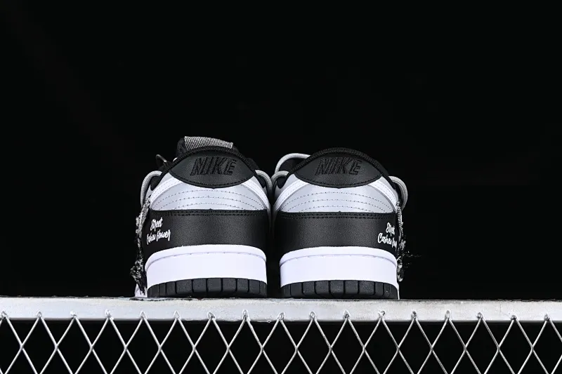 All categories Nk SB Dunk series Nk SB Dunk Low Low-top sneakers Nk Dunk Low Cashew flower graffiti Stitched denim asymmetric deconstruction SB strap low-top casual sneakers DV0831-002